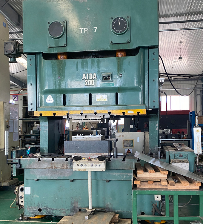 200�ȥ�ץ쥹